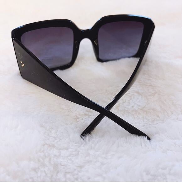Fiona Black Oversized Rectangle Thick Sunglasses - Picture 7 of 12